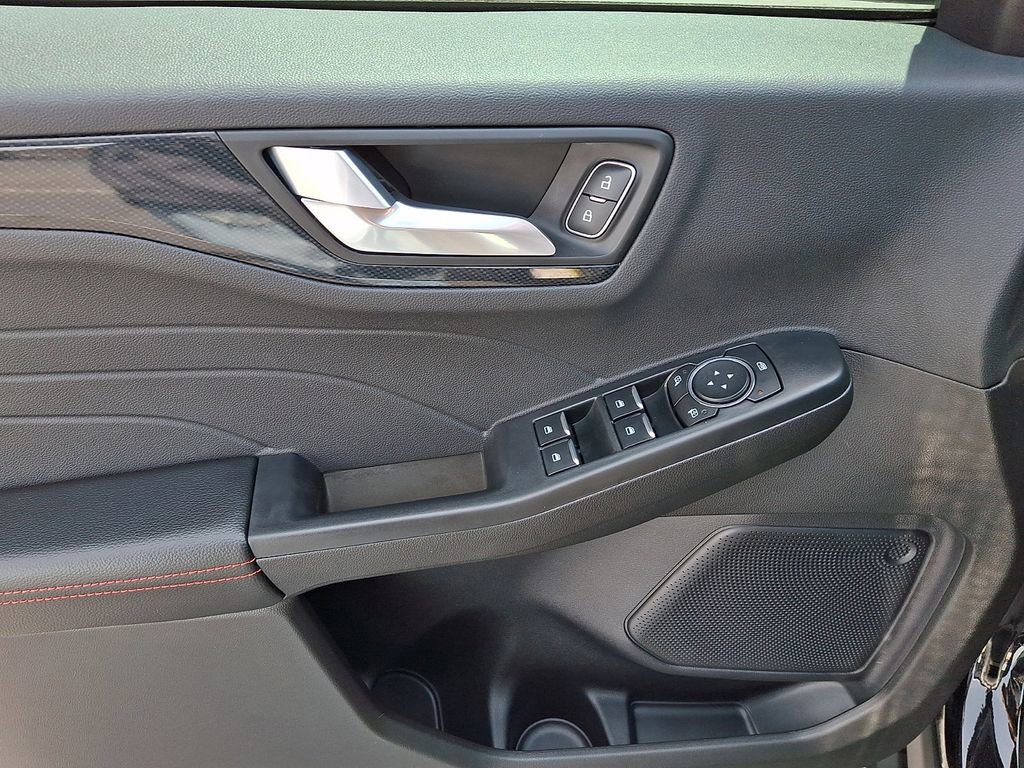 Certified 2024 Ford Escape ST-Line Select AWD/4WD image 12