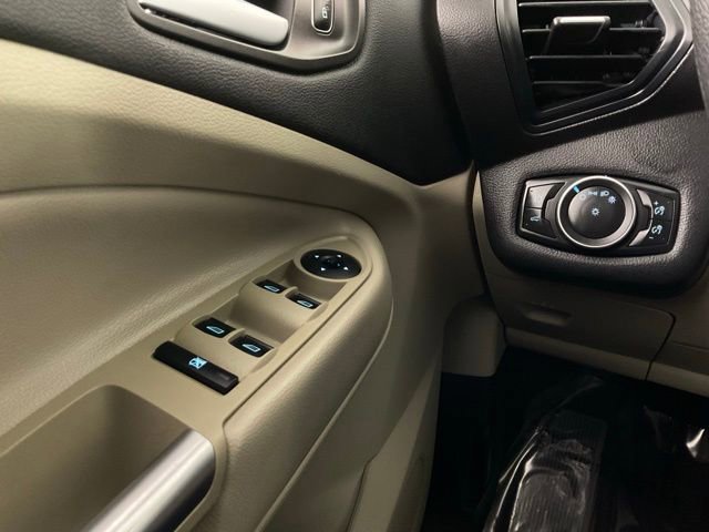 Certified 2018 Ford Escape SE w/ SE Sync 3 Package image 19