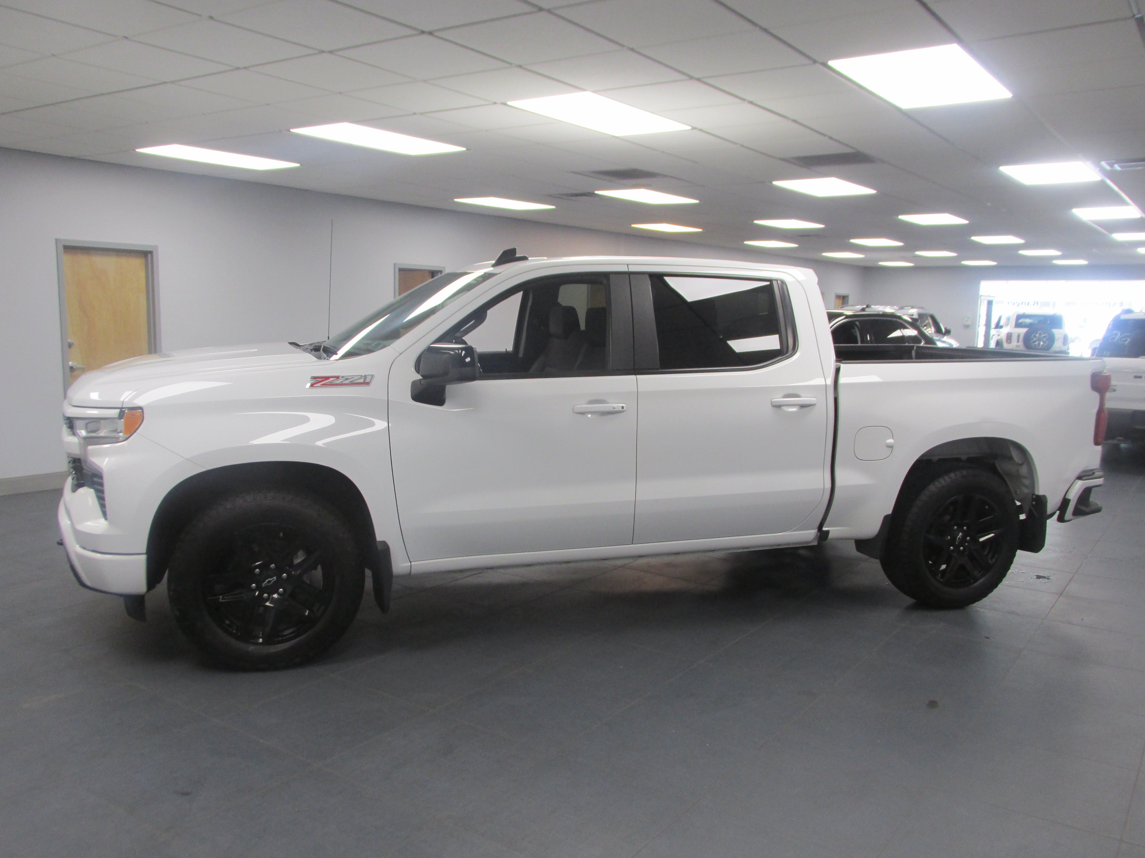 Used 2023 Chevrolet Silverado 1500 RST w/ Z71 Off-Road Package AWD/4WD image 8