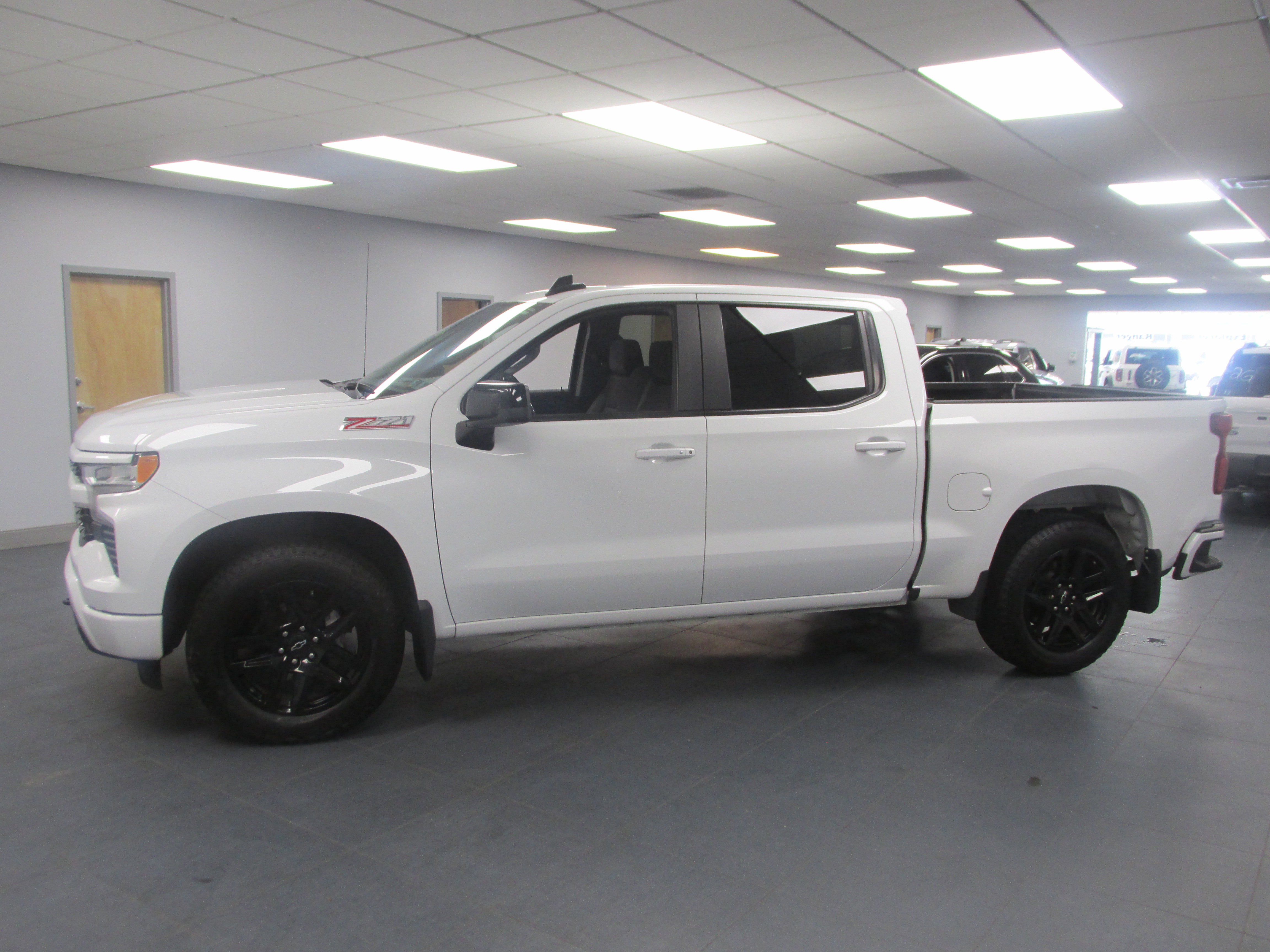 Used 2023 Chevrolet Silverado 1500 RST w/ Z71 Off-Road Package AWD/4WD image 8