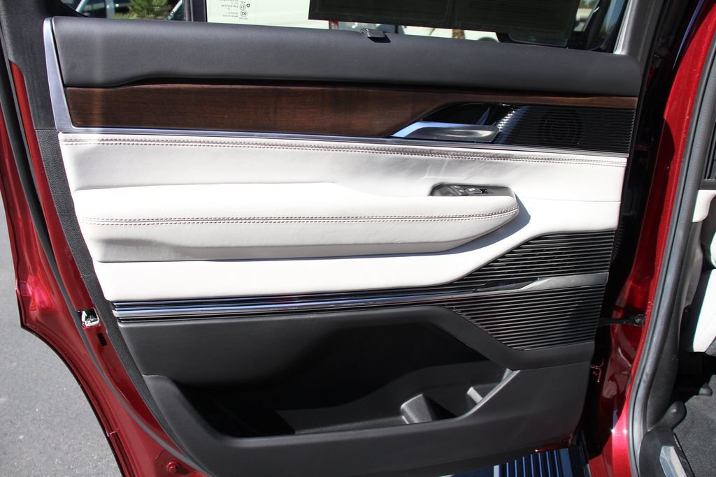 Used 2022 Jeep Grand Wagoneer Series II w/ Convenience Group III AWD/4WD image 21
