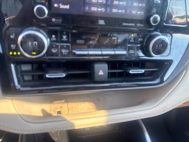 Used 2021 Toyota Highlander Limited FWD image 21