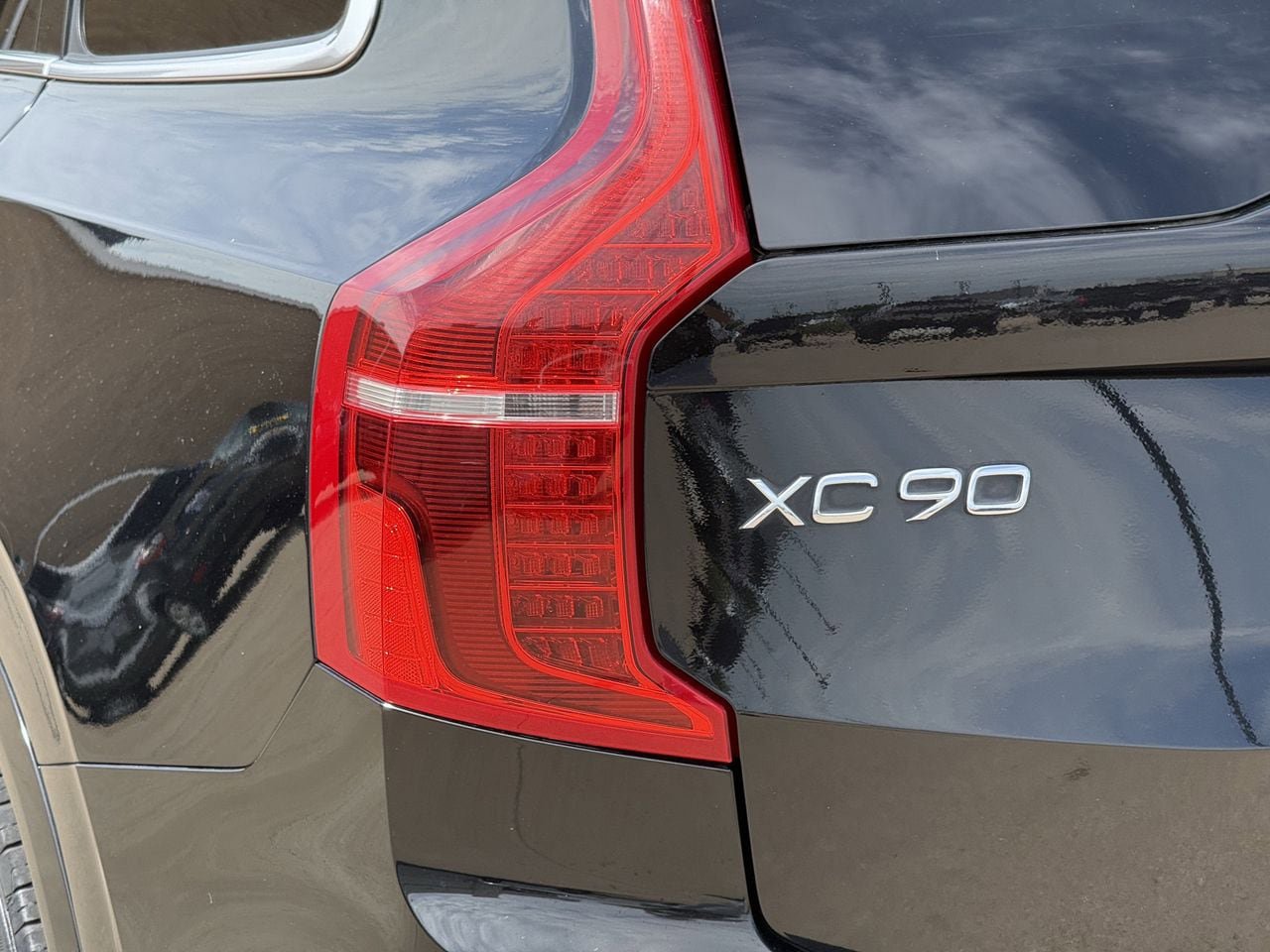 Used 2018 Volvo XC90 T6 Momentum w/ Convenience Package AWD/4WD image 7