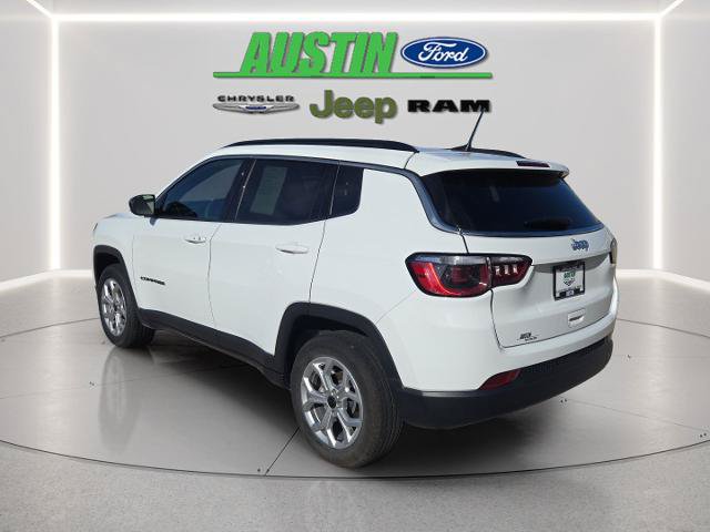Used 2025 Jeep Compass Latitude w/ Sun & Sound Group AWD/4WD image 7