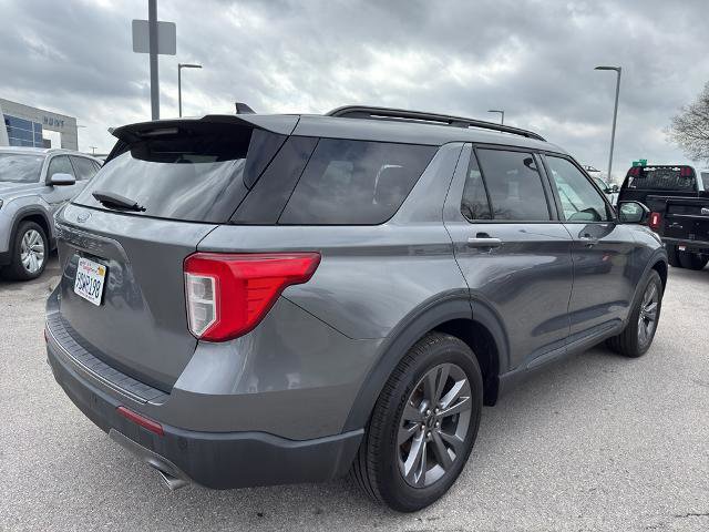 Certified 2022 Ford Explorer XLT w/ Equipment Group 202A image 3