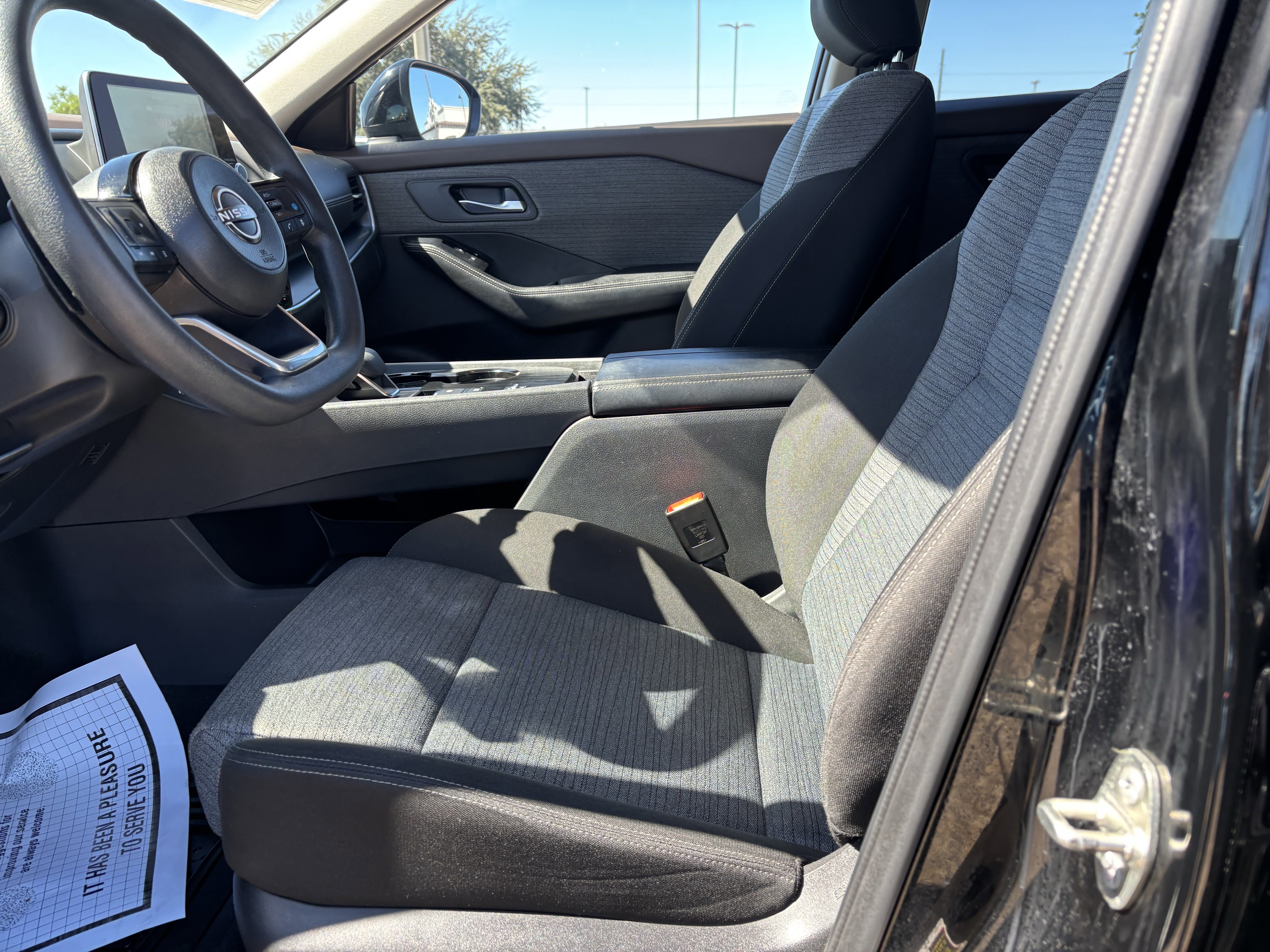 Used 2023 Nissan Rogue SV image 10