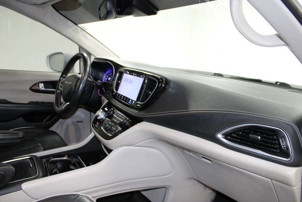 Used 2022 Chrysler Pacifica Limited image 33