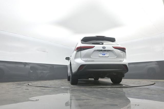 Used 2023 Toyota Highlander XLE AWD/4WD image 32
