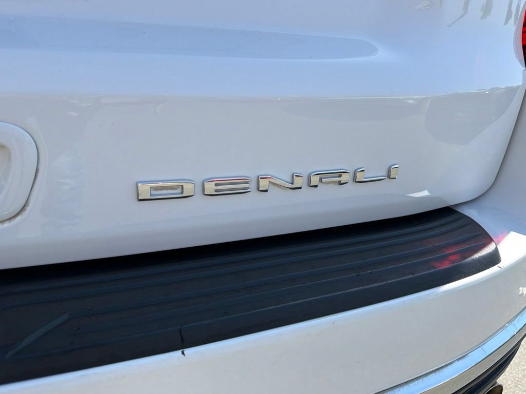 Used 2023 GMC Yukon Denali RWD image 15