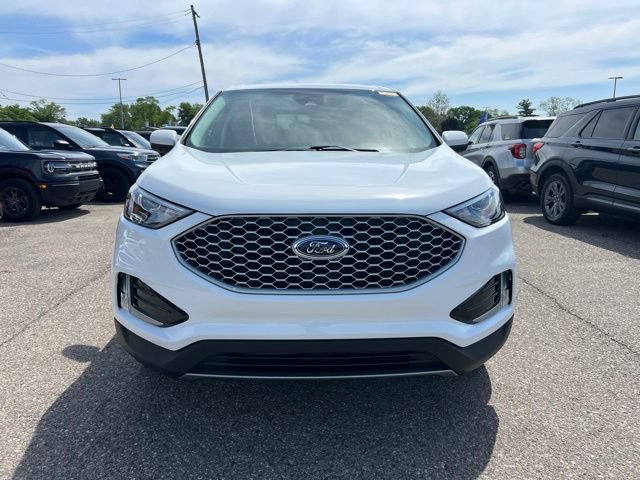 Certified 2024 Ford Edge SEL w/ Convenience Package AWD/4WD image 2