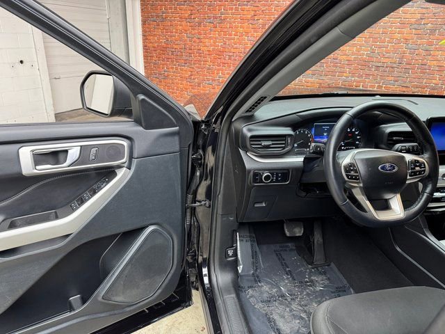 Certified 2023 Ford Explorer XLT image 11