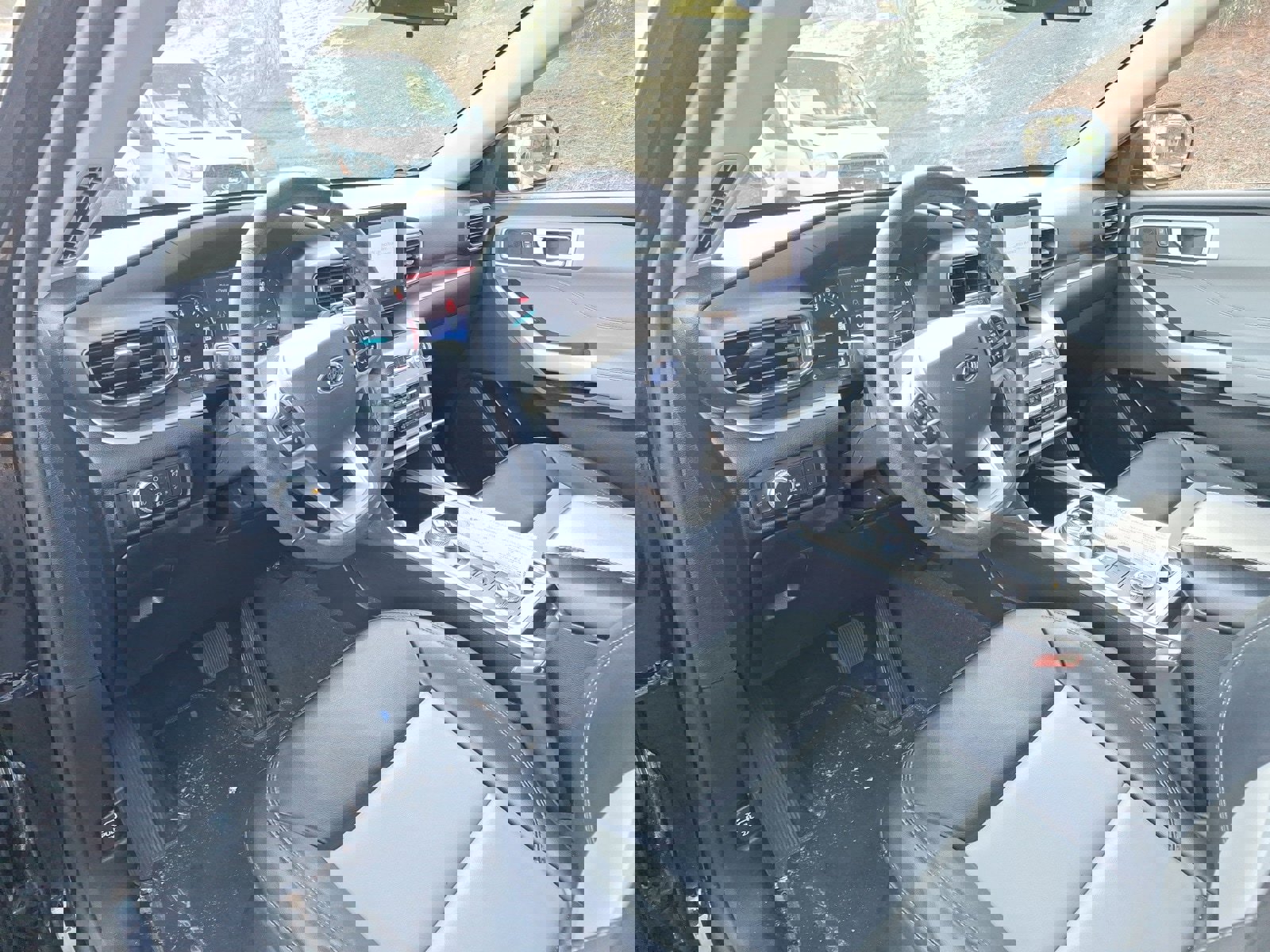 Certified 2022 Ford Explorer XLT w/ Equipment Group 202A image 8