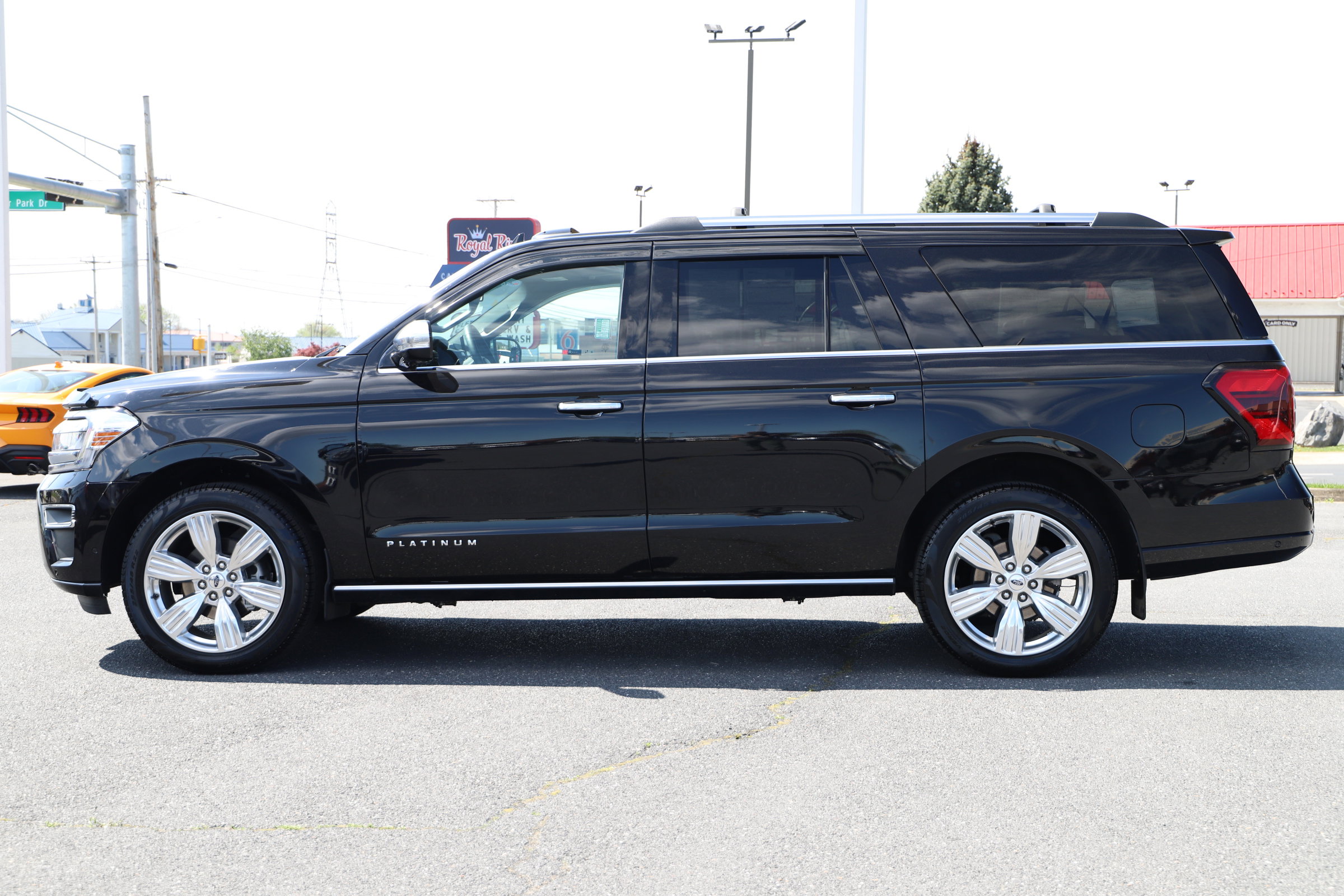 Certified 2024 Ford Expedition Max Platinum AWD/4WD image 4