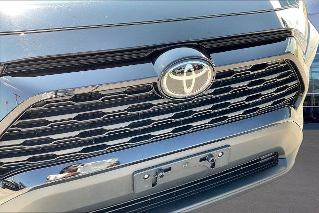 Used 2025 Toyota RAV4 XLE FWD image 34