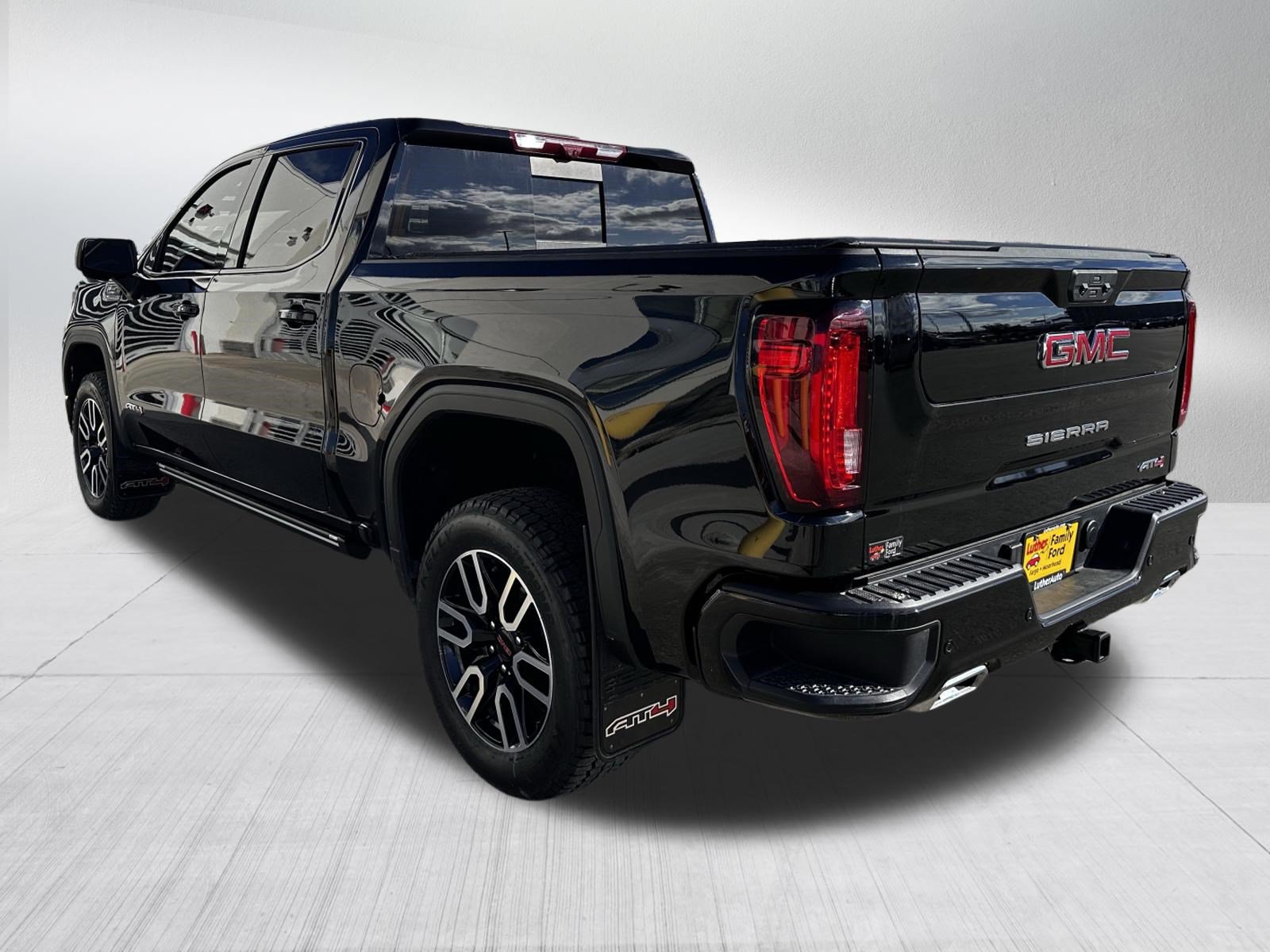 Used 2026 GMC Sierra 1500 AT4 w/ AT4 Premium Package AWD/4WD image 5