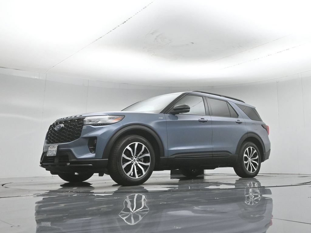 Certified 2025 Ford Explorer ST-Line w/ Premium Package RWD image 48
