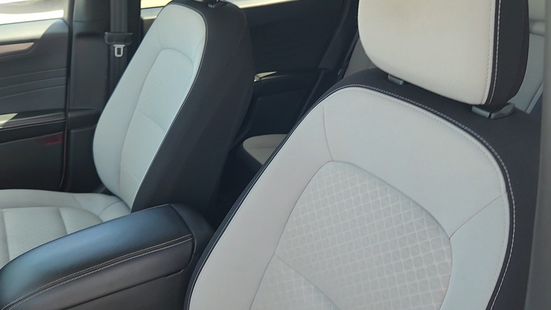 Certified 2025 Ford Escape Active AWD/4WD image 21