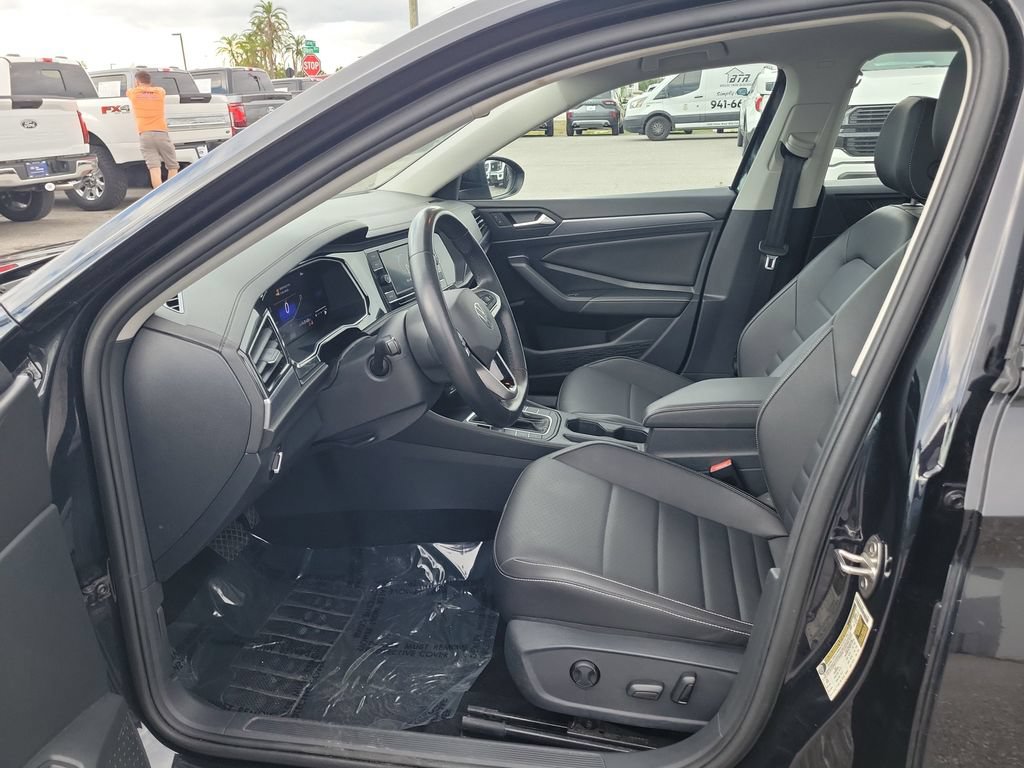 Used 2024 Volkswagen Jetta SE FWD image 18