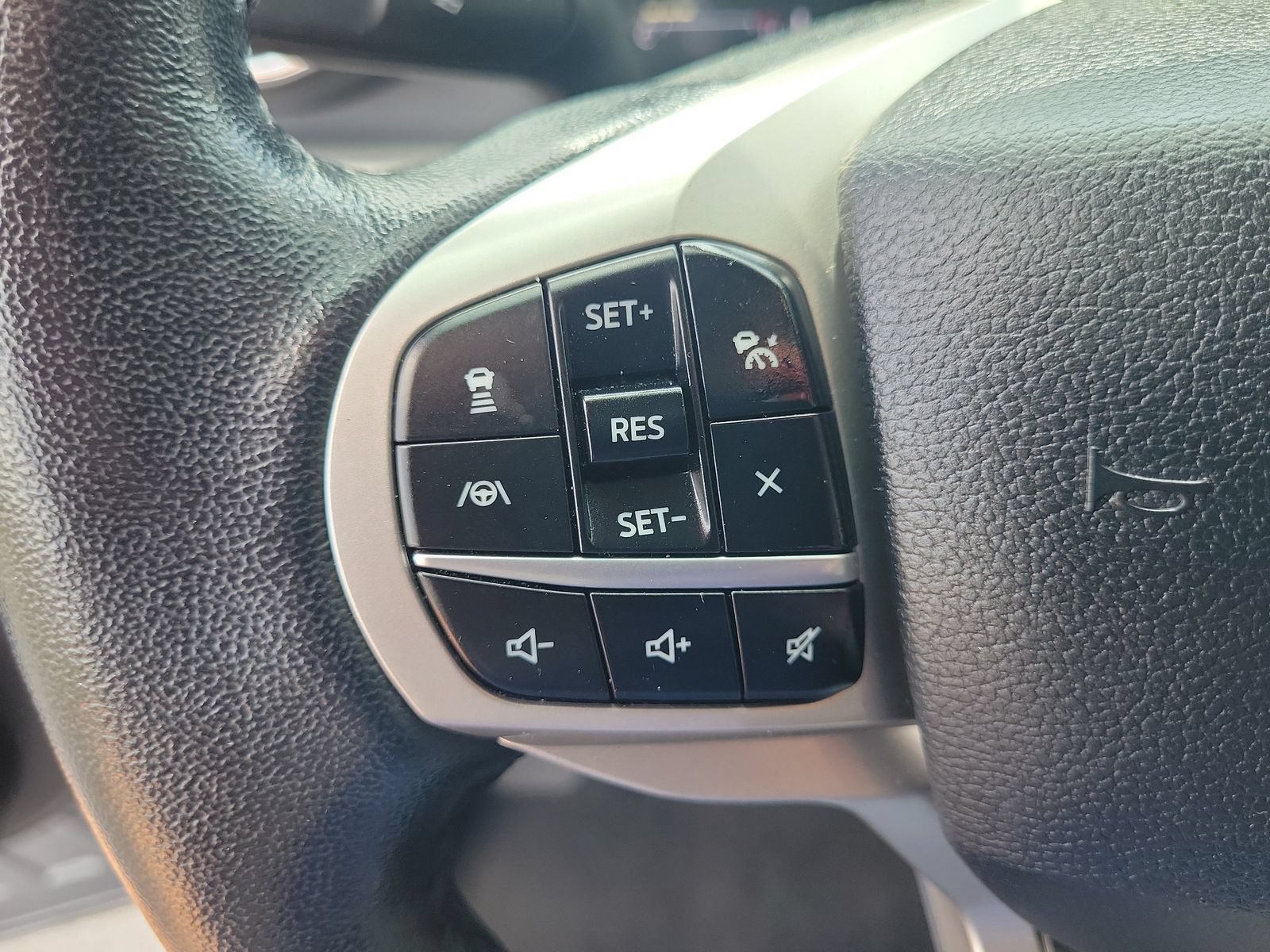 Certified 2021 Ford Explorer XLT w/ Equipment Group 202A RWD image 21