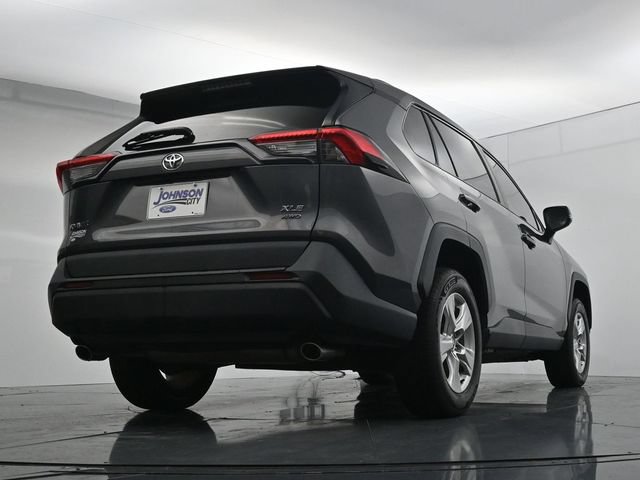 Used 2021 Toyota RAV4 XLE AWD/4WD image 33