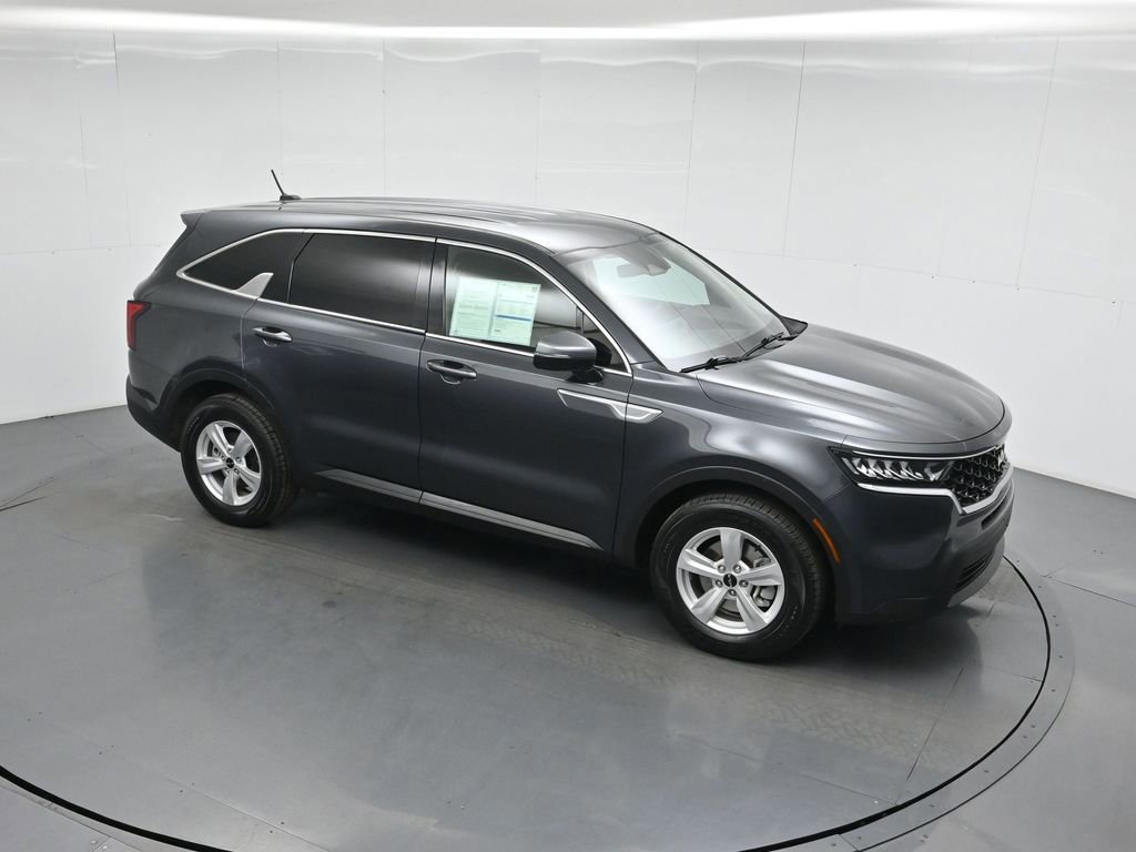 Used 2023 Kia Sorento LX image 4
