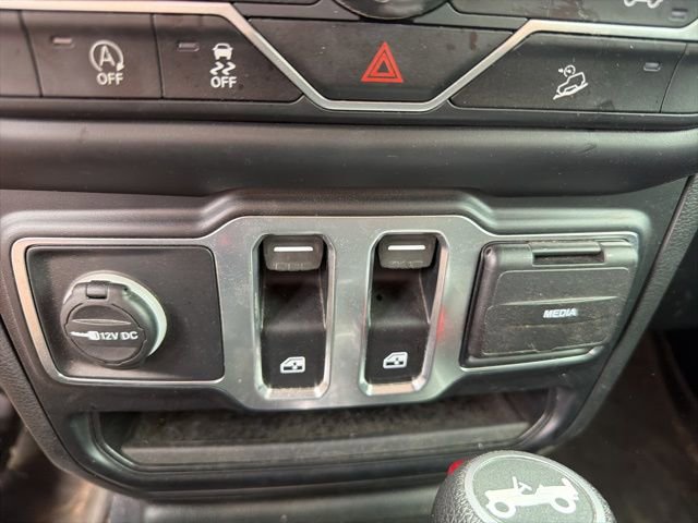 Used 2020 Jeep Wrangler Sport AWD/4WD image 9