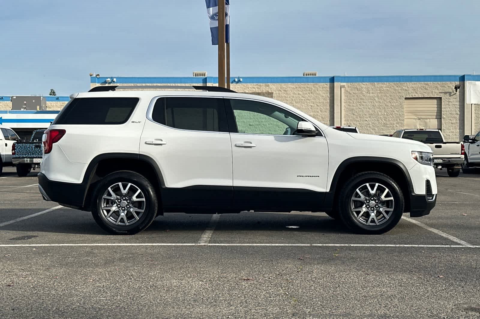 Used 2023 GMC Acadia SLT image 9