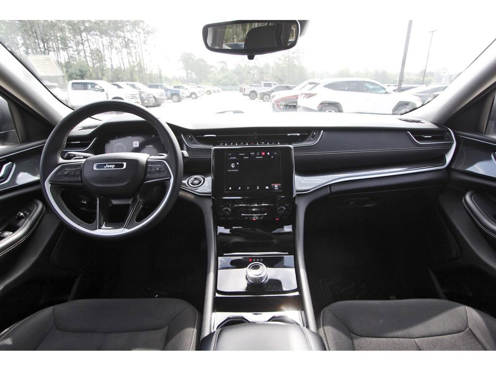 Used 2023 Jeep Grand Cherokee L Laredo AWD/4WD image 14