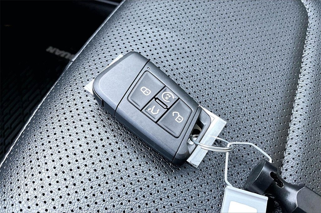 Used 2022 Volkswagen Tiguan SEL R-Line image 13