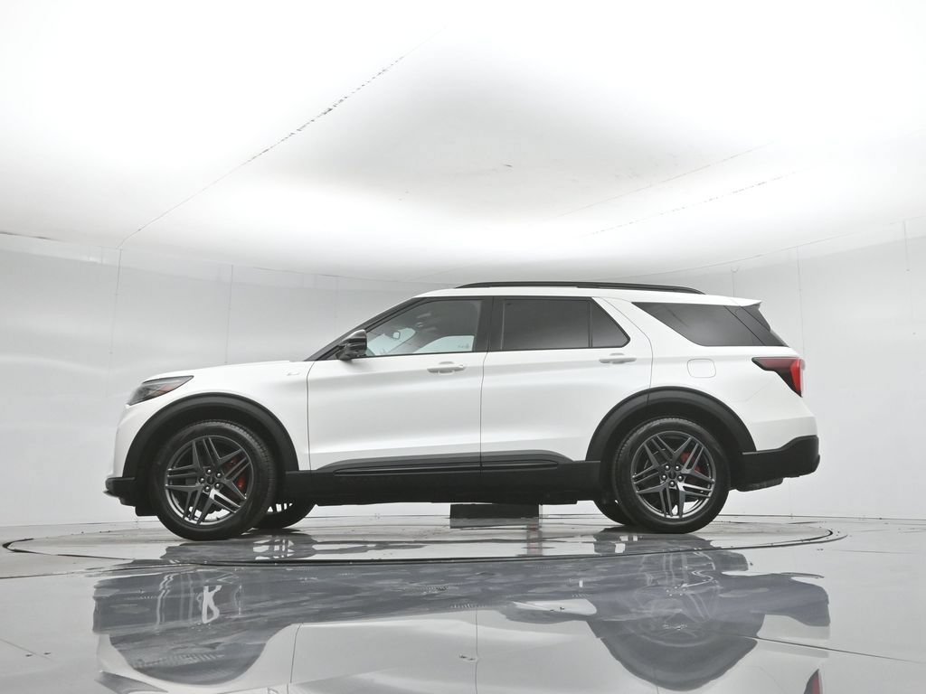 Certified 2025 Ford Explorer ST-Line w/ Premium Package RWD image 8
