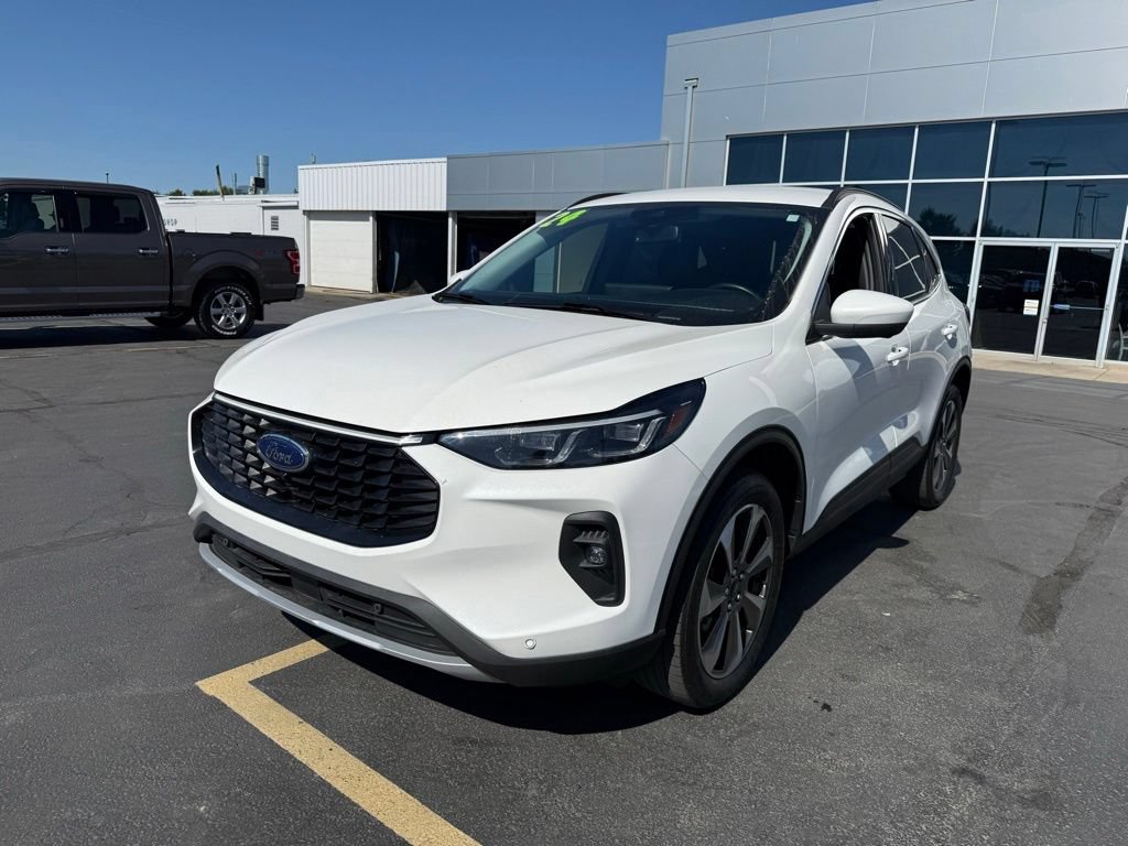 Certified 2024 Ford Escape Platinum w/ Premium Technology Package AWD/4WD image 4