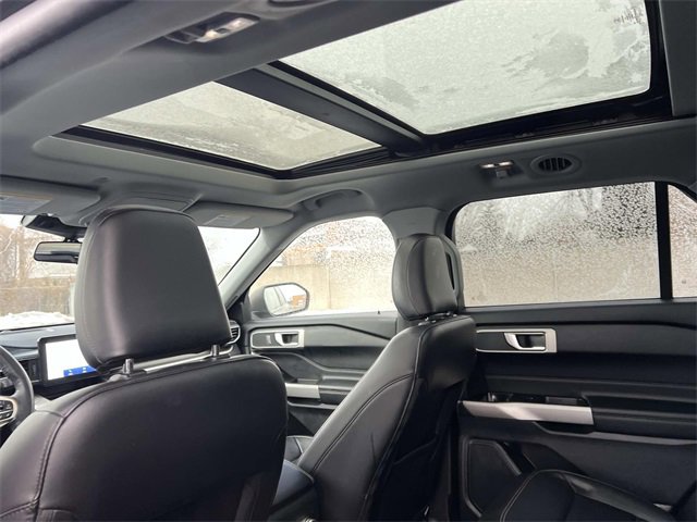 Certified 2022 Ford Explorer XLT w/ Equipment Group 202A image 18