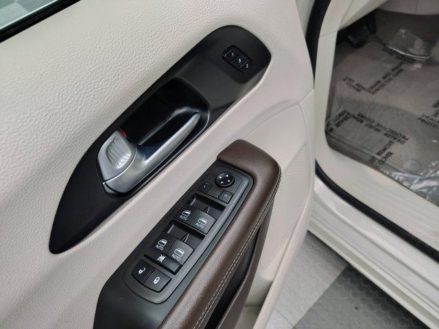 Used 2021 Chrysler Pacifica Touring-L w/ Uconnect Theater Family Group FWD image 21