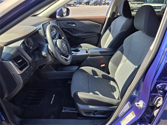 Used 2023 Nissan Rogue SV image 10
