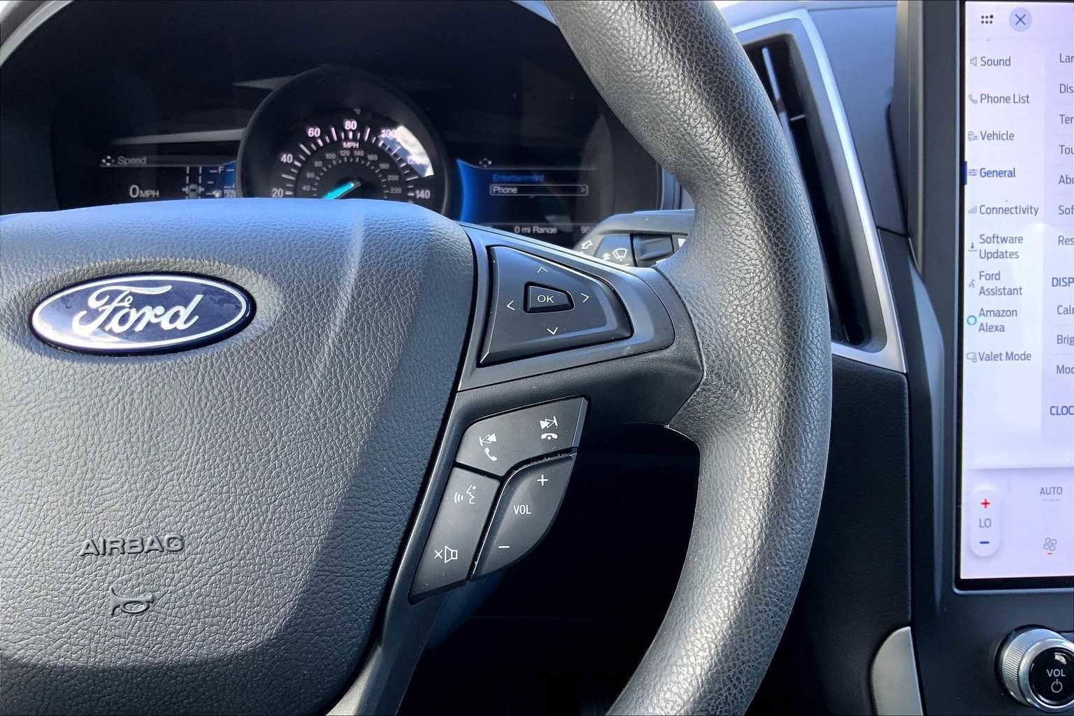 Certified 2022 Ford Edge SE w/ Black Appearance Package image 25