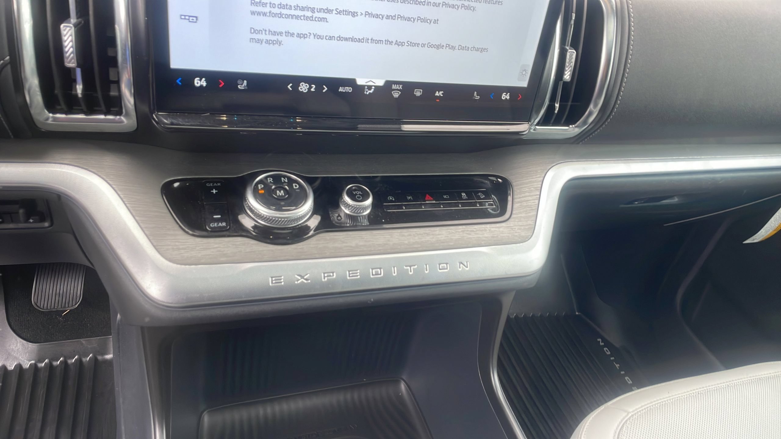 Certified 2025 Ford Expedition Max Platinum w/ Driver's Package AWD/4WD image 25