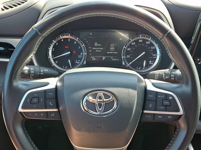 Used 2022 Toyota Highlander XLE AWD/4WD image 23