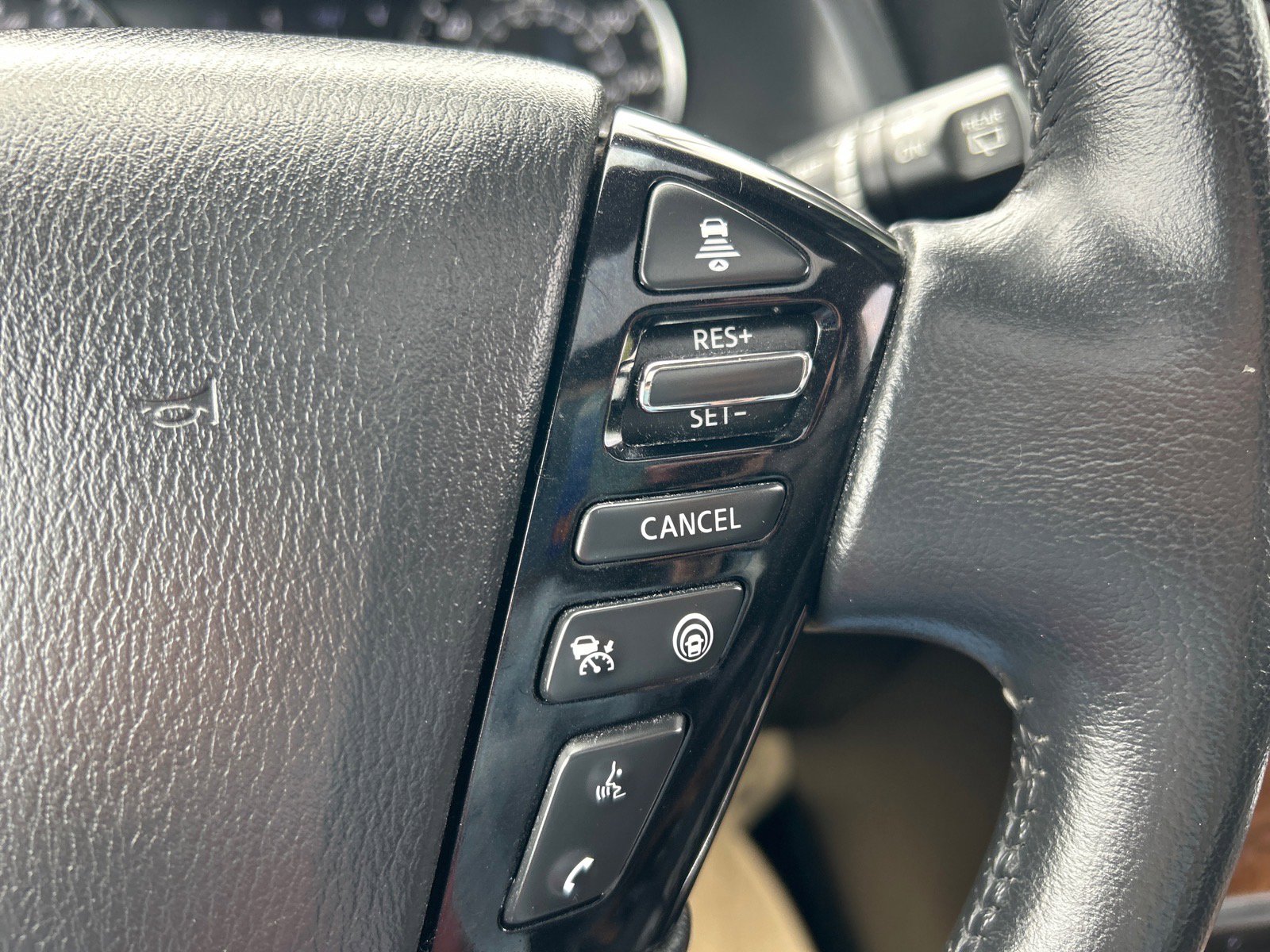 Used 2022 Nissan Armada SL image 28