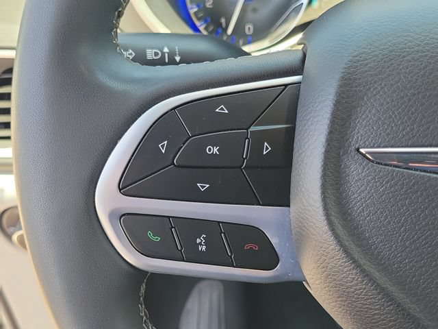 Used 2024 Chrysler Pacifica Touring-L FWD image 19