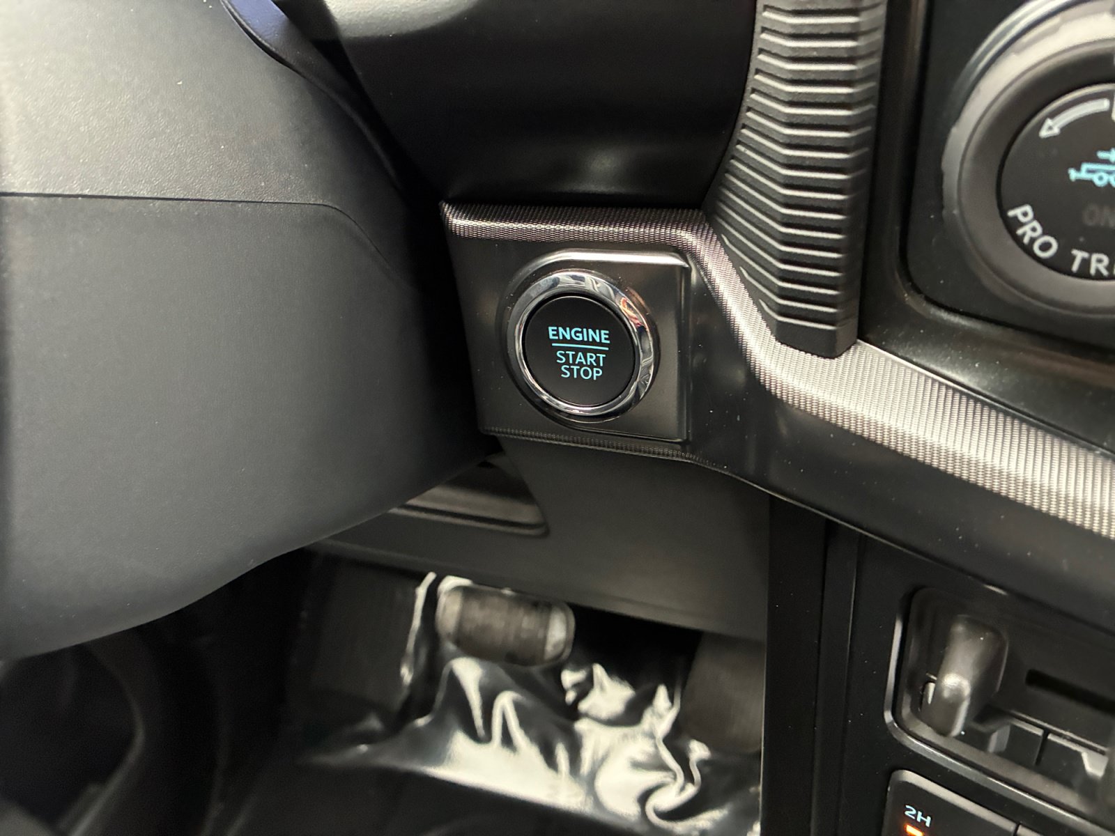 Certified 2025 Ford F150 Raptor AWD/4WD image 30