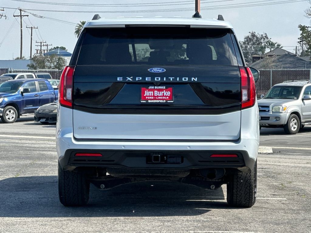 Certified 2025 Ford Expedition Active image 4