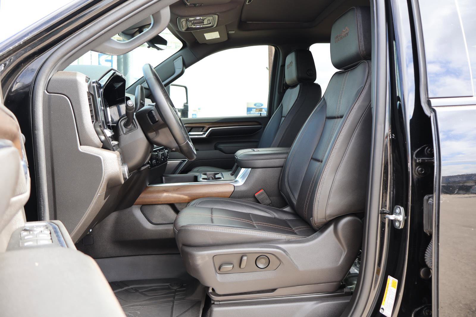 Used 2024 Chevrolet Silverado 2500 High Country w/ High Country Premium Package image 13