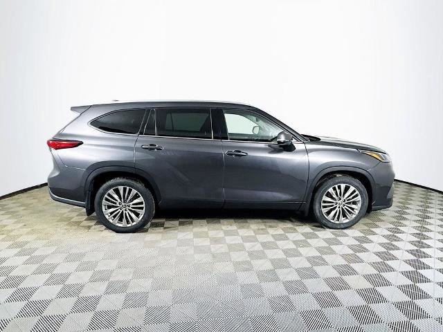 Used 2022 Toyota Highlander Platinum image 5