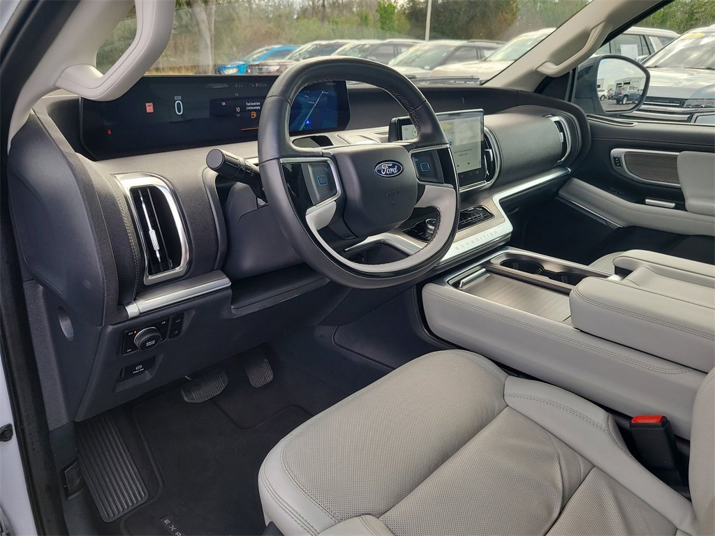 Certified 2025 Ford Expedition Platinum image 19