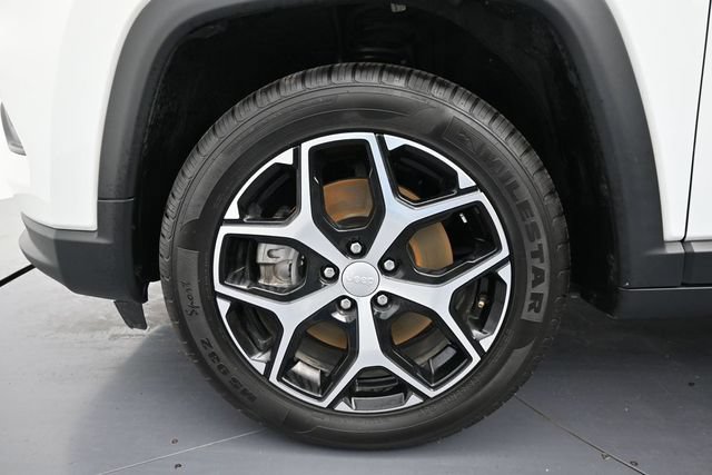 Used 2024 Jeep Compass Latitude AWD/4WD image 9