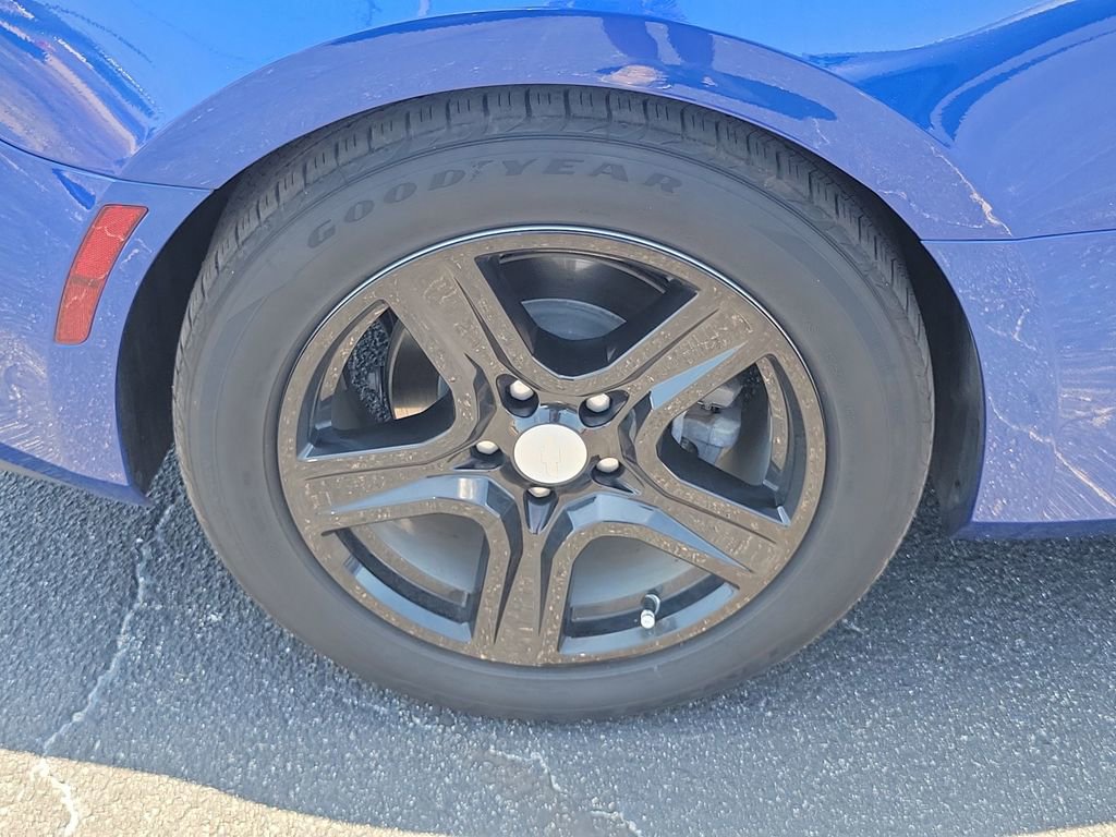 Used 2023 Chevrolet Camaro LT RWD image 8