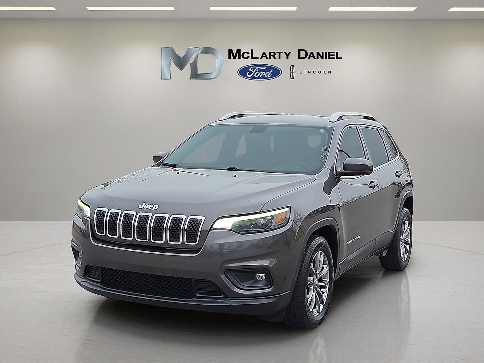 Used 2020 Jeep Cherokee Latitude Plus w/ Cold Weather Group image 2