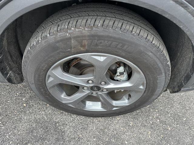 Certified 2025 Ford Escape ST-Line AWD/4WD image 9
