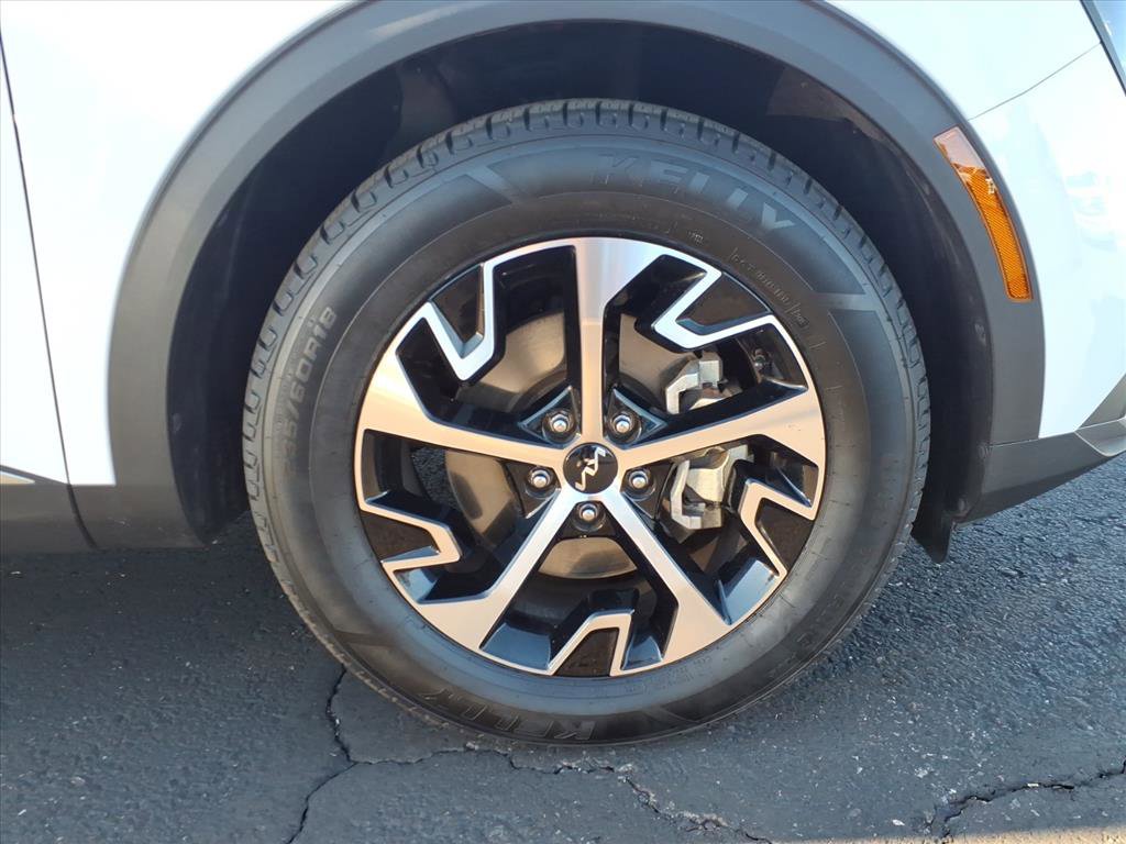 Used 2023 Kia Sportage EX image 9