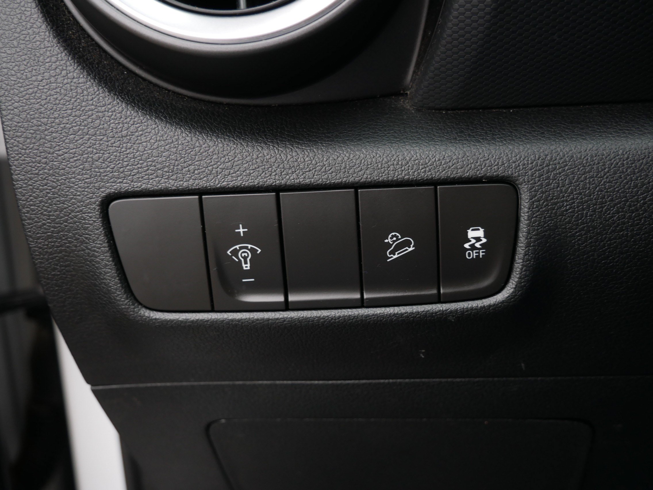 Used 2023 Hyundai Kona SEL AWD/4WD image 26